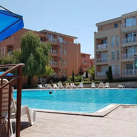 아파트 Апартамент Съни Дей6 *